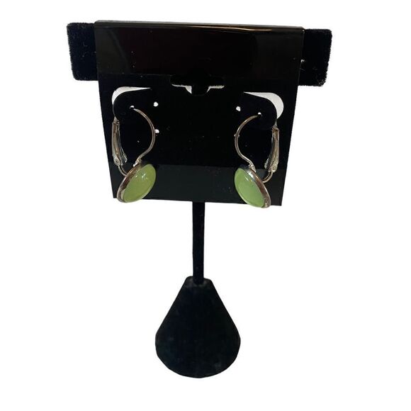 Beautiful Shade of Luminescent Green & Silver Toned Vintage Huggie Hoops. - Picture 2 of 6